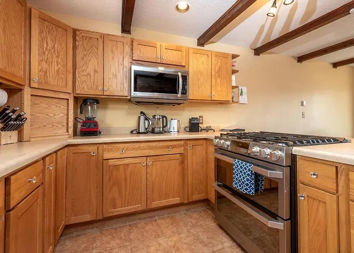 Remodeled Mountain Retreat With Hot Tub And Scenic Views Near Trails In Lander, Wyoming *