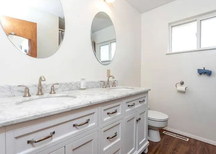 Remodeled Mountain Retreat With Hot Tub And Scenic Views Near Trails In Lander, Wyoming