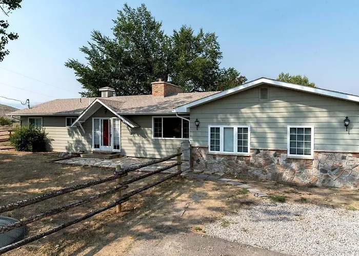 Holiday home Remodeled Mountain Retreat With Hot Tub And Scenic Views Near Trails In Lander, Wyoming Lander