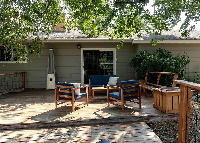 Remodeled Mountain Retreat With Hot Tub And Scenic Views Near Trails In Lander, Wyoming *