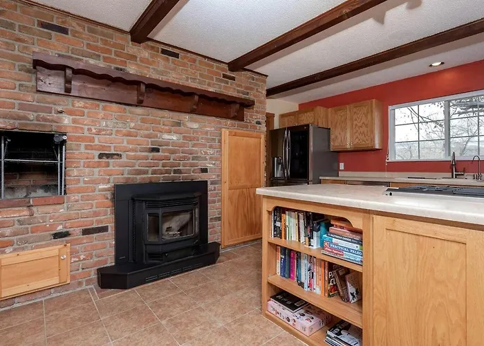 Holiday home Remodeled Mountain Retreat With Hot Tub And Scenic Views Near Trails In Lander, Wyoming