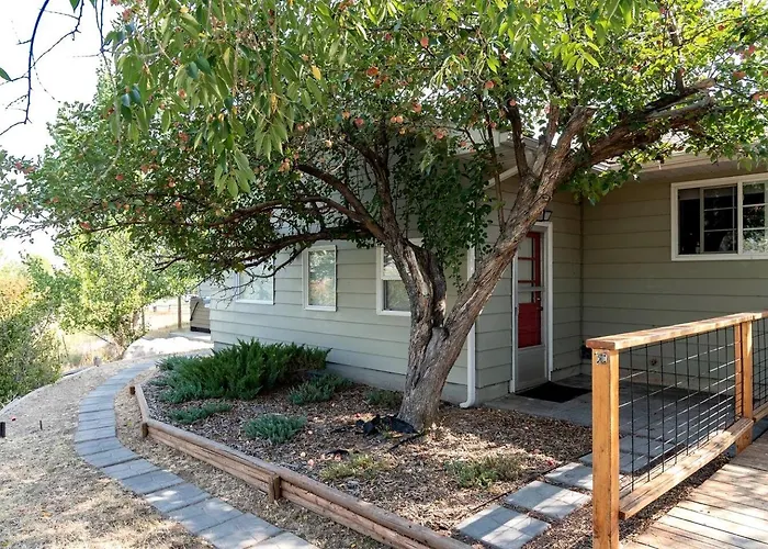 Holiday home Remodeled Mountain Retreat With Hot Tub And Scenic Views Near Trails In Lander, Wyoming
