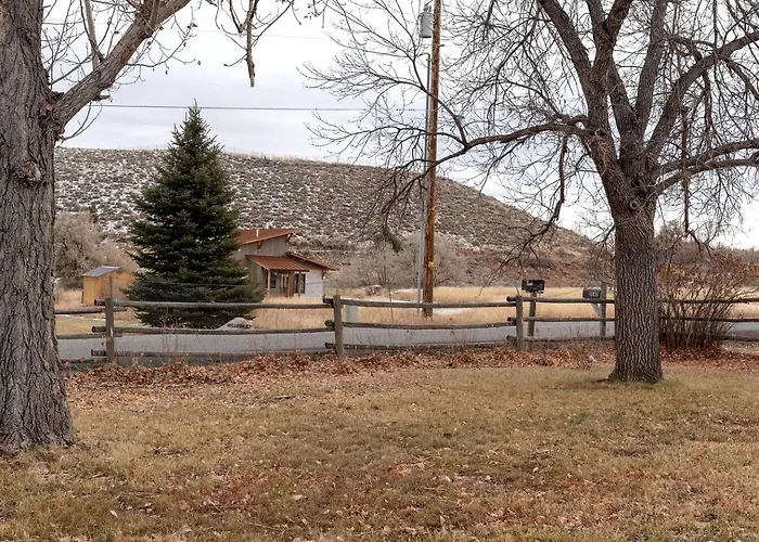 Remodeled Mountain Retreat With Hot Tub And Scenic Views Near Trails In Lander, Wyoming * Lander